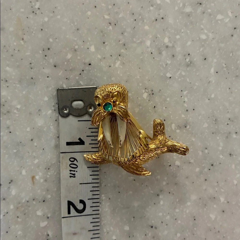 Vintage 1960’s Gold Tone Wire Walrus Brooch